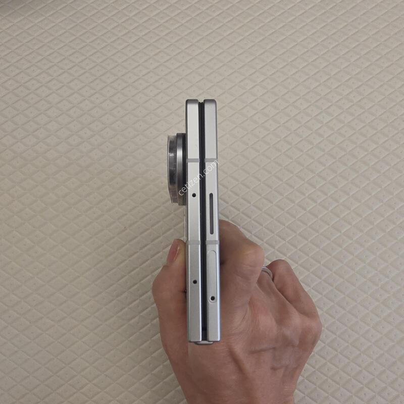 ������ Z����7�ǹ� A�� 256GB SM-F966N �Ǹ� �ڽ� ���� �Ⱦƿ�.