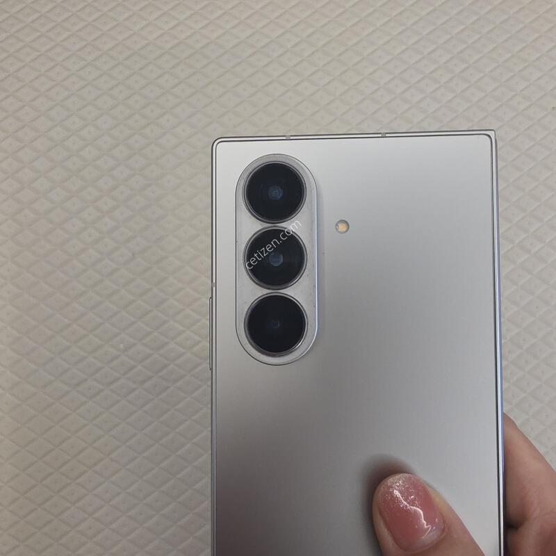 ������ Z����7�ǹ� A�� 256GB SM-F966N �Ǹ� �ڽ� ���� �Ⱦƿ�.