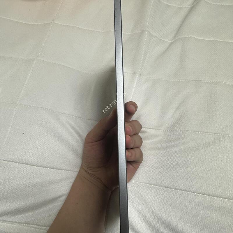 �����е忡�� 64GB Wi-Fi + Cellular