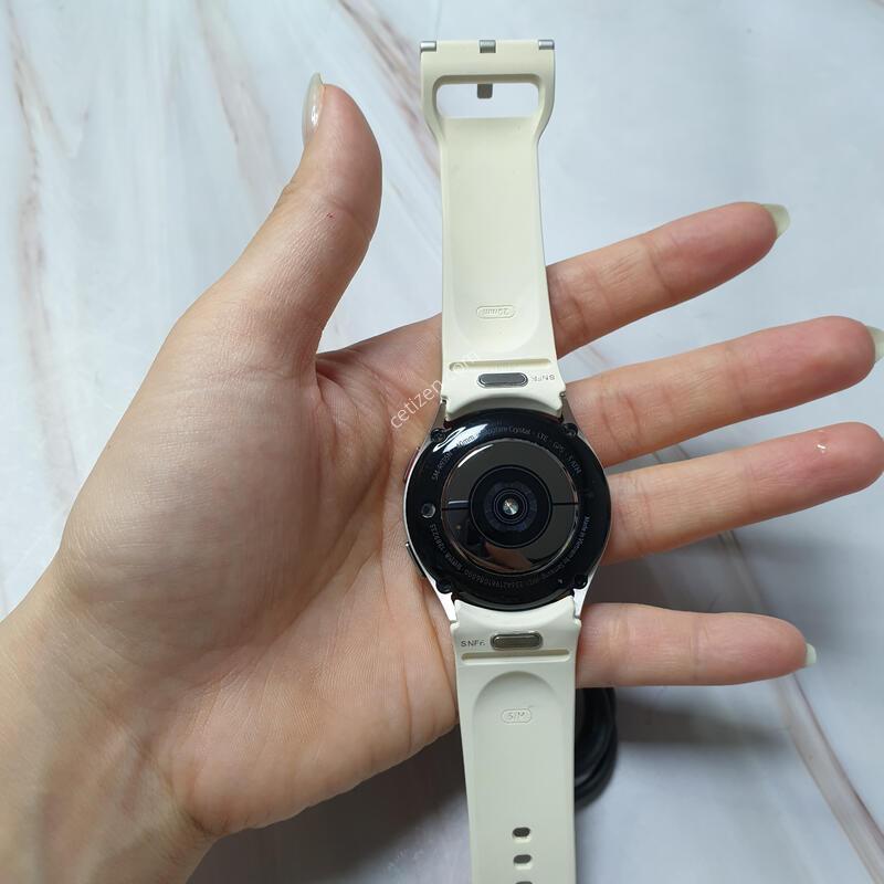 KT �����ÿ�ġ6 40mm LTE (R935) ũ�� ������ �Ǹ��մϴ�