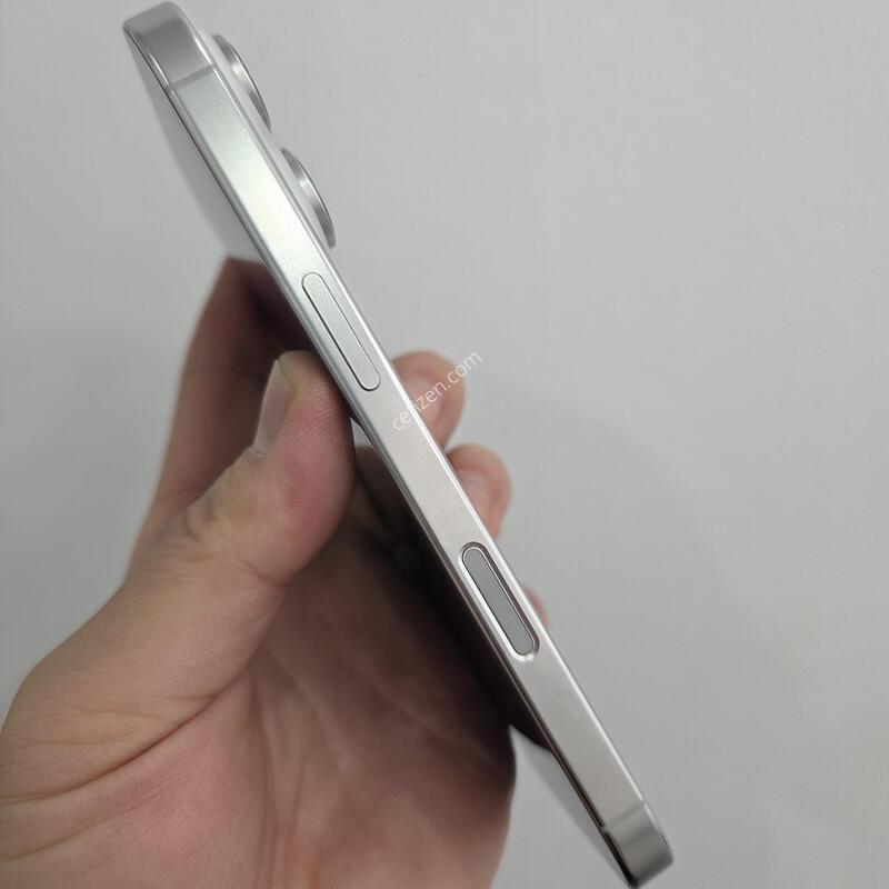 ������ 16���� 256GB ȭ��Ʈ