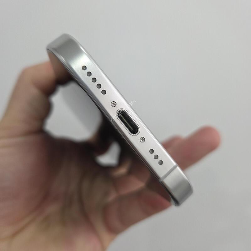 ������ 16���� 256GB ȭ��Ʈ