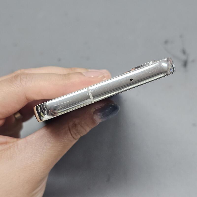 �Ｚ ������ s23 (SM-S911) 256GB ũ�� AA�� ���ܻ� �߰��� ~!