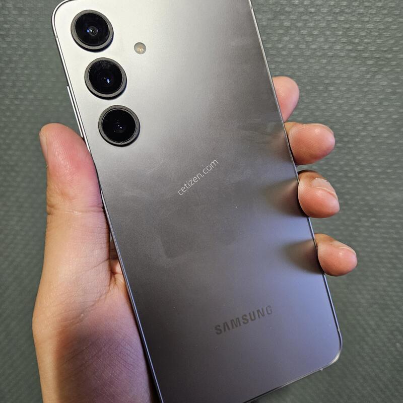 ������S25�÷��� 512GB �����մϴ�