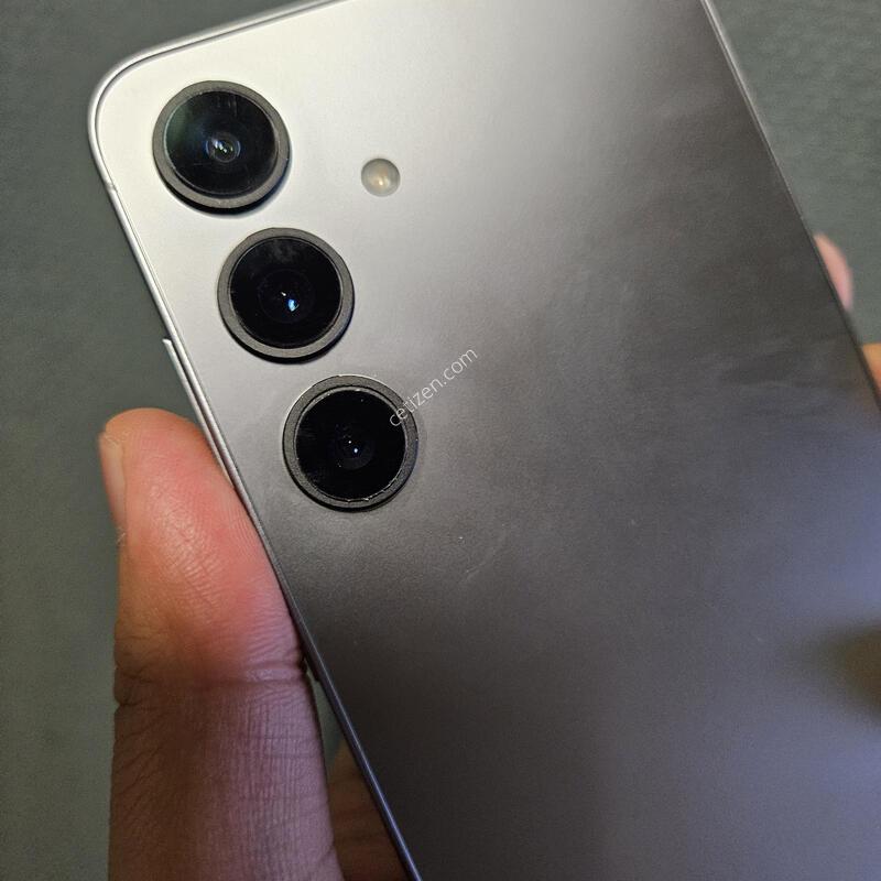 ������S25�÷��� 512GB �����մϴ�
