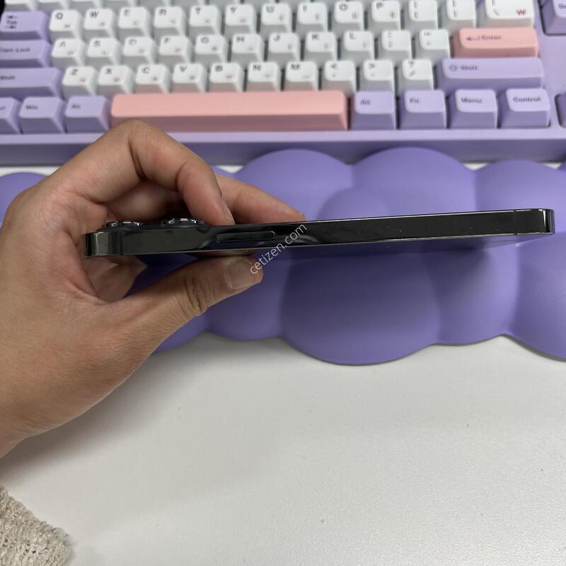 ������13���� 256GB �׷�����Ʈ �Ǹ��մϴ�.