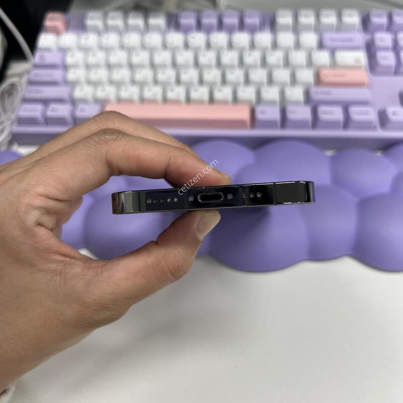 ������13���� 256GB �׷�����Ʈ �Ǹ��մϴ�.