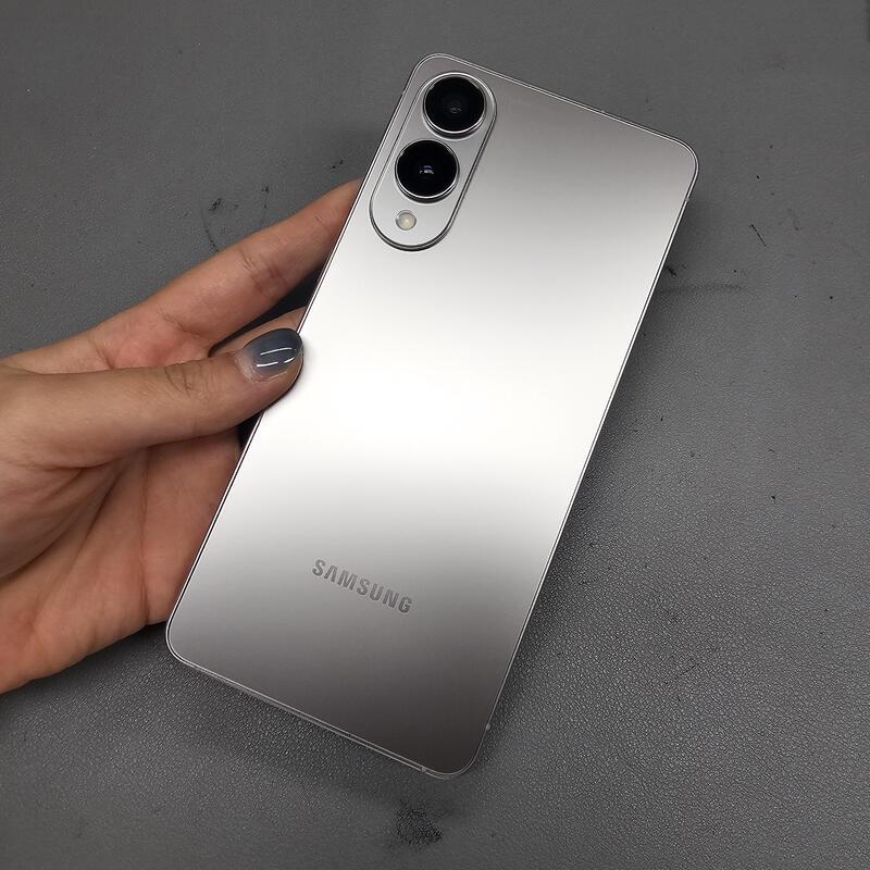 �Ｚ ������ S25���� S�� 256GB �ǹ� ������ �߰��� �Ǹ��մϴ�.