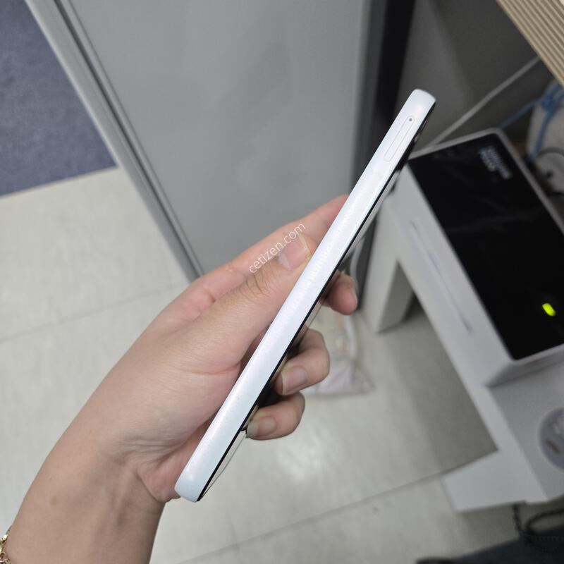 ������ ����3 ȭ��Ʈ 128GB �����������ܻ�