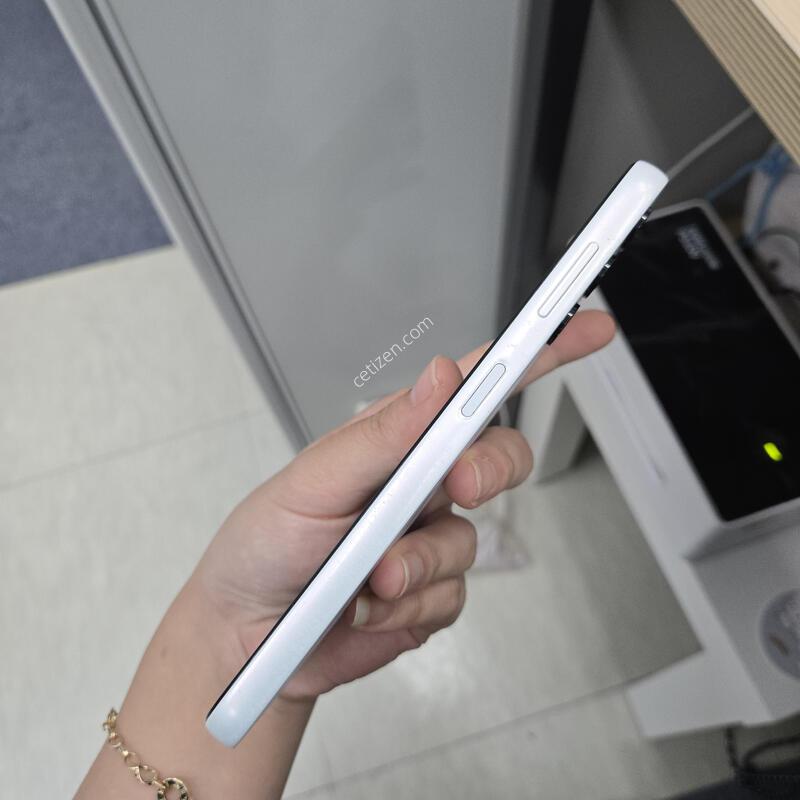 ������ ����3 ȭ��Ʈ 128GB �����������ܻ�