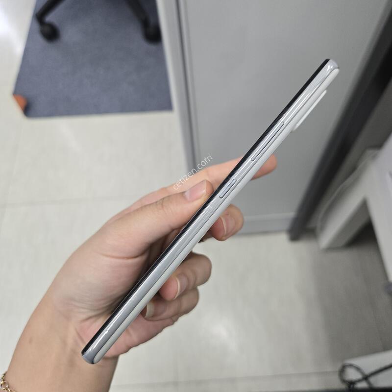 ������ A42 ȭ��Ʈ 128GB �ܰ������ܻ��� ������
