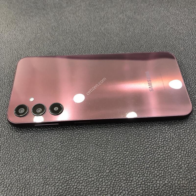 ������A24 ��ũ����,�ܰ� ����� �ֻ�,���� ���⽺,�׵θ� ƯA��