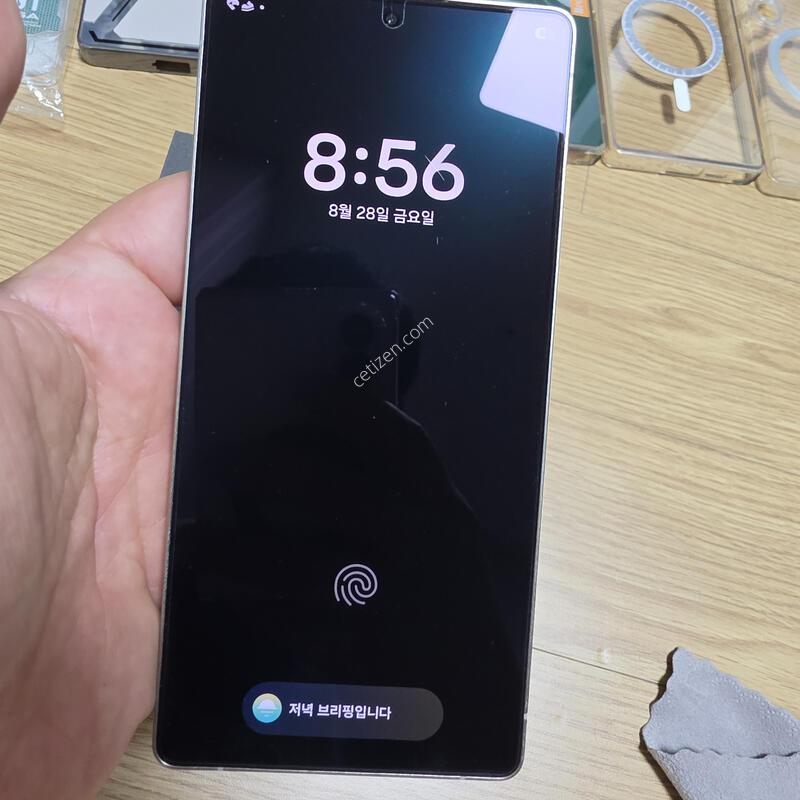 ������ S25 ��Ʈ�� ƼŸ���׷��� 512GB �ڱ���