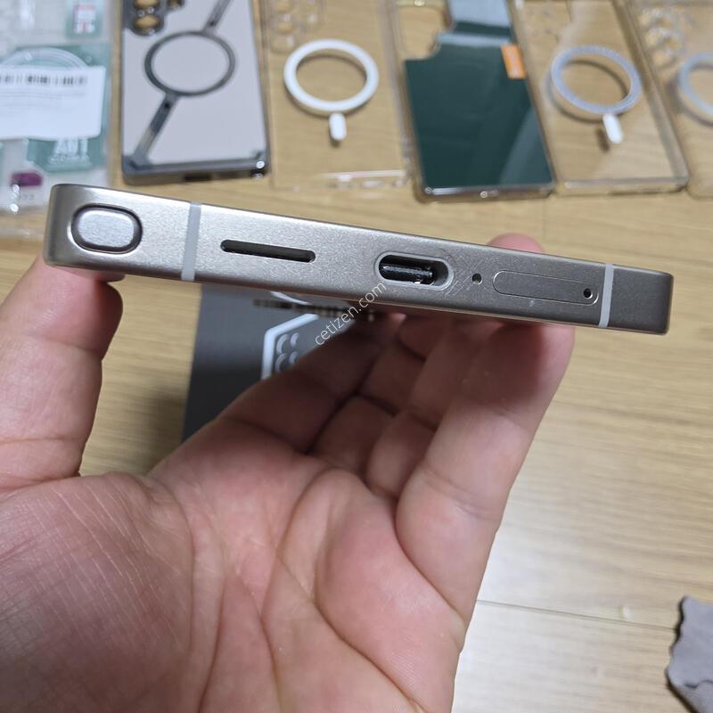 ������ S25 ��Ʈ�� ƼŸ���׷��� 512GB �ڱ���