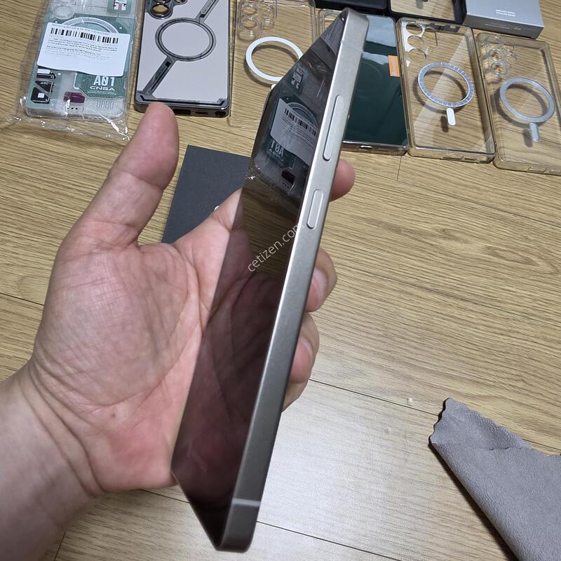 ������ S25 ��Ʈ�� ƼŸ���׷��� 512GB �ڱ���