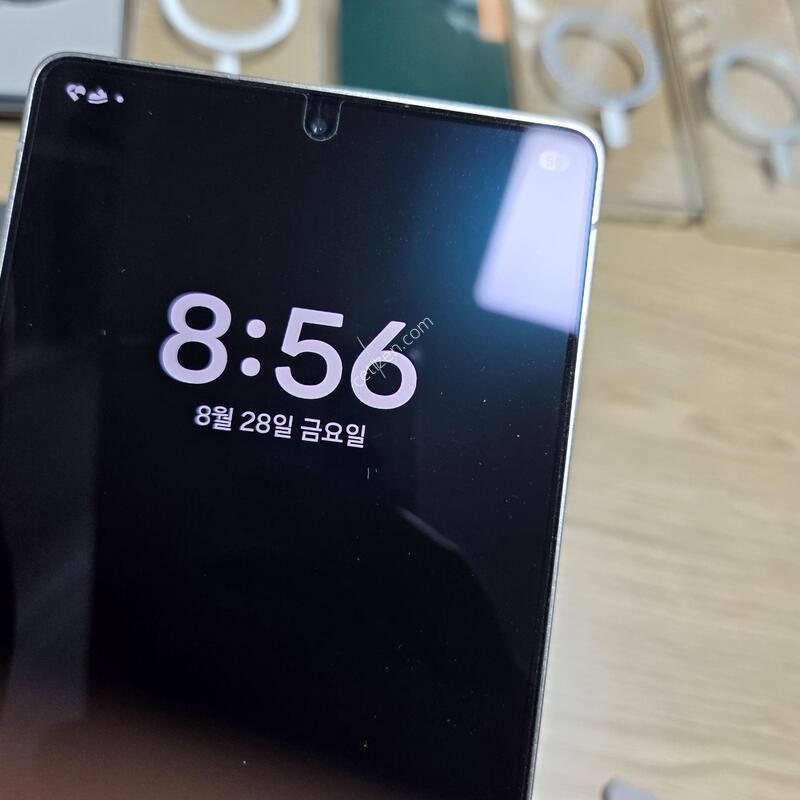 ������ S25 ��Ʈ�� ƼŸ���׷��� 512GB �ڱ���