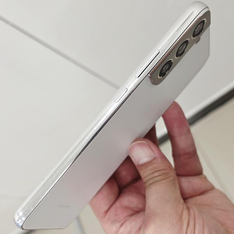 ������ S22�÷��� ȭ��Ʈ 256GB ������ �� �Ǹ�