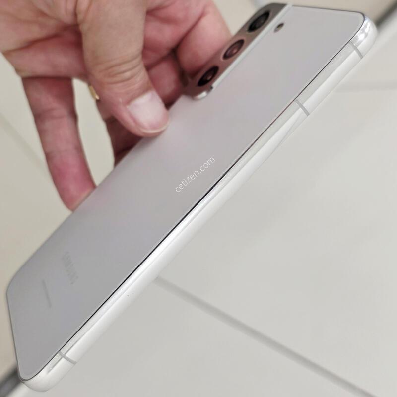 ������ S22�÷��� ȭ��Ʈ 256GB ������ �� �Ǹ�