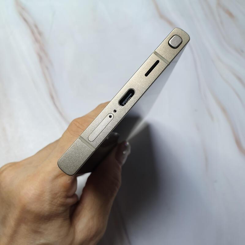 SK ������ S24��Ʈ�� ƼŸ�����ο� 256G S�� �Ǹ��մϴ�