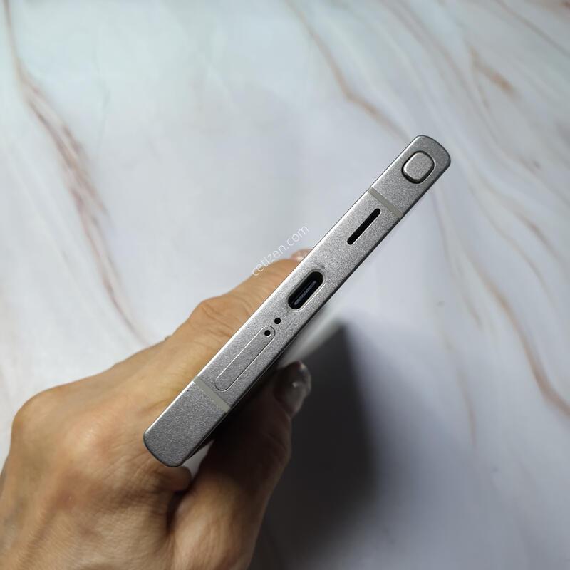 LG ������ S24��Ʈ�� ƼŸ���׷��� 256G S�� �Ǹ��մϴ�