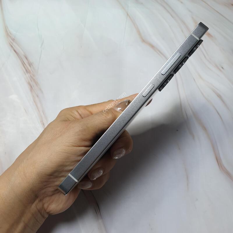 SK ������ S25��Ʈ�� ƼŸ��ȭ��Ʈ 256G S�� �Ǹ��մϴ�