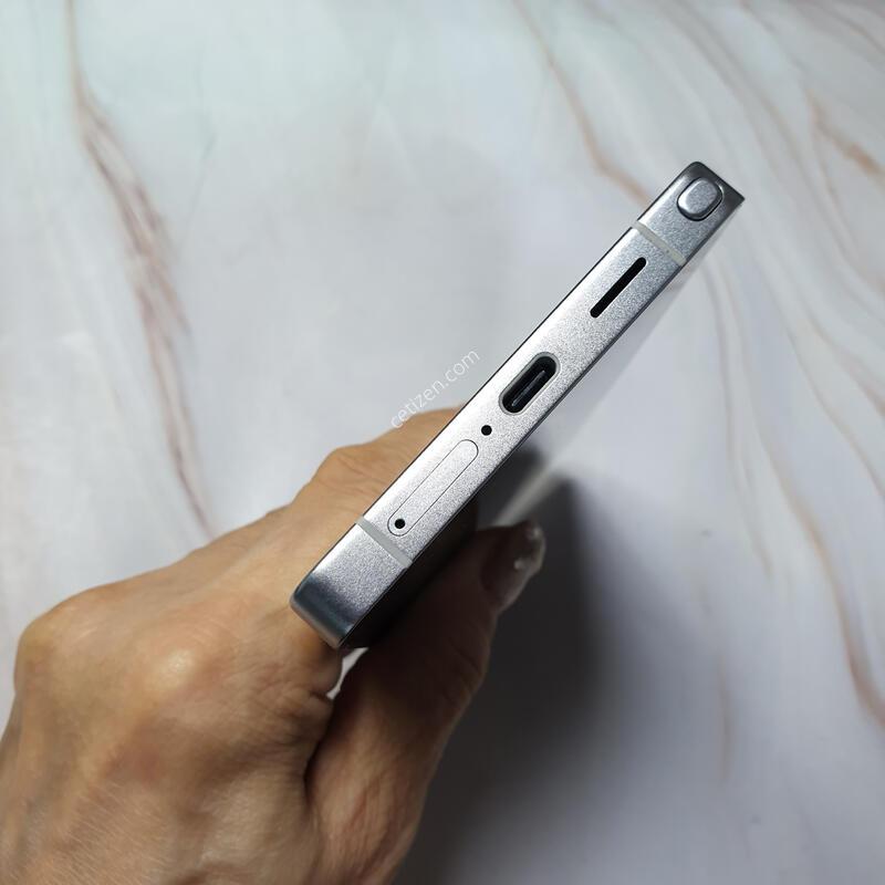 SK ������ S25��Ʈ�� ƼŸ��ȭ��Ʈ 256G S�� �Ǹ��մϴ�