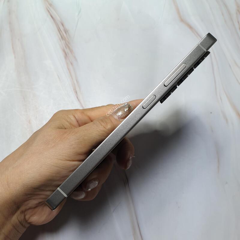 SK ������ S25��Ʈ�� ƼŸ������ 256G S�� �Ǹ��մϴ�