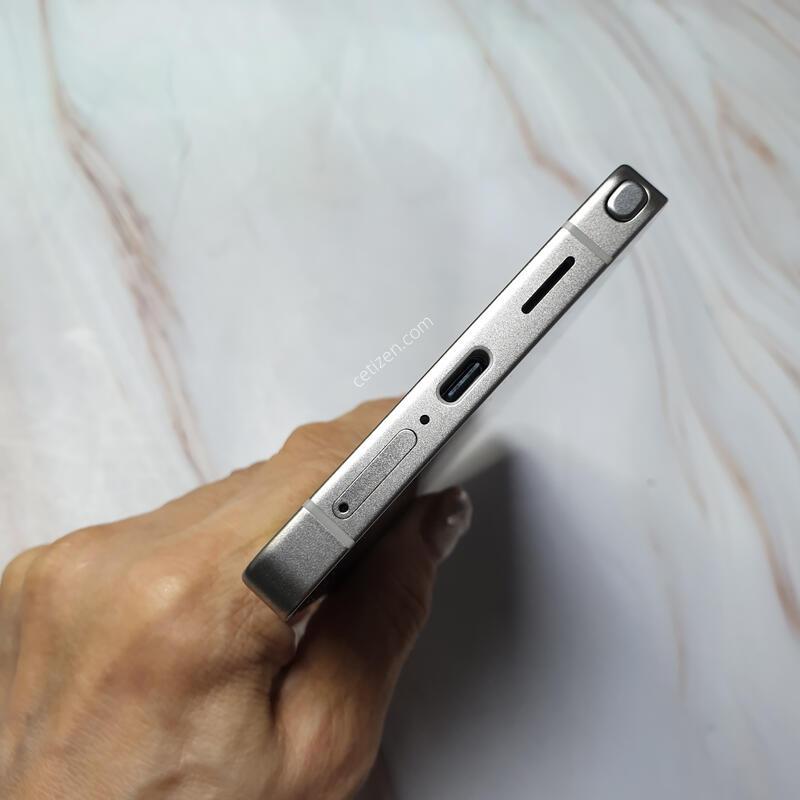 SK ������ S25��Ʈ�� ƼŸ������ 256G S�� �Ǹ��մϴ�
