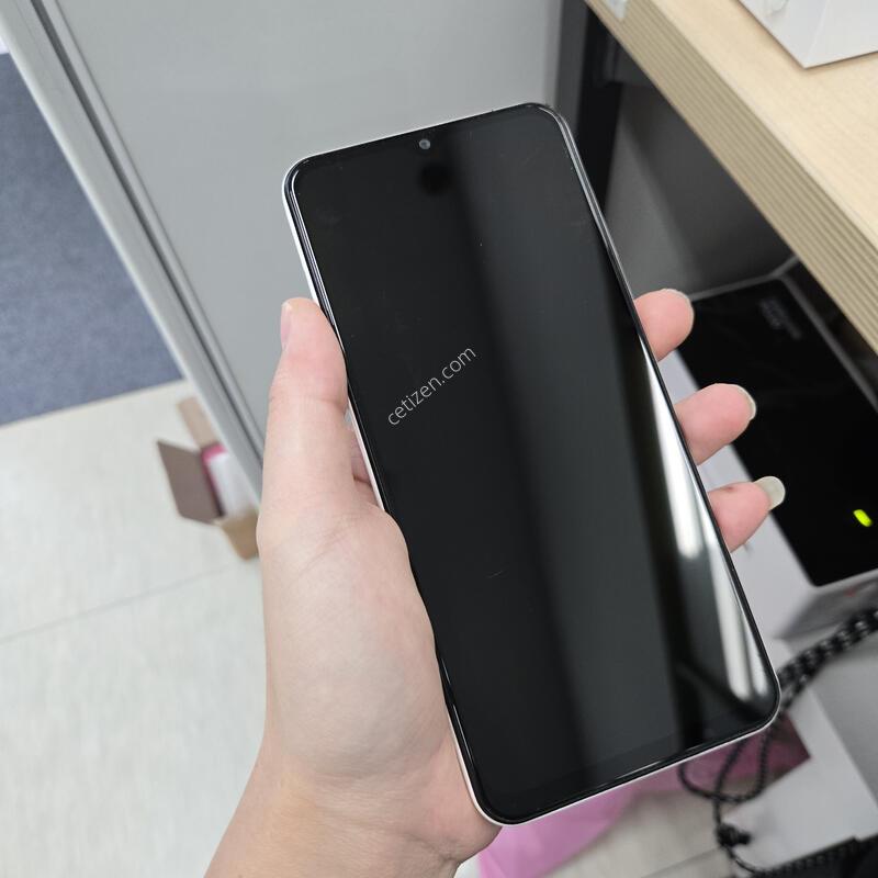 ������ A13 ȭ��Ʈ 64GB ���ܻ� ƯAA��