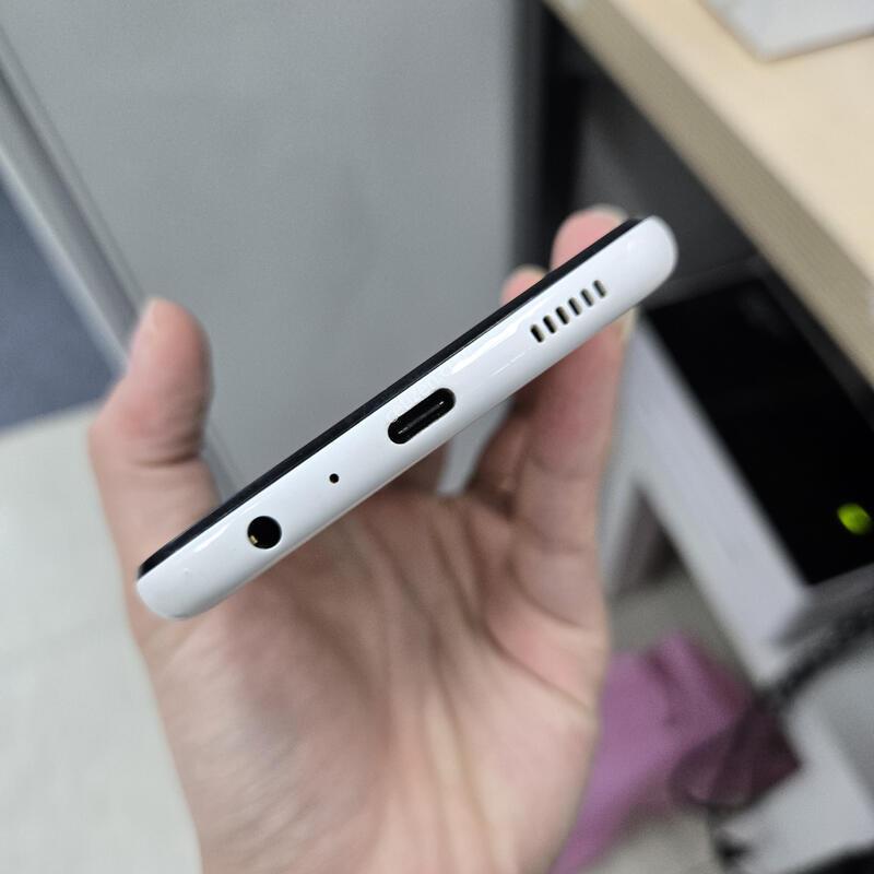 ������ A13 ȭ��Ʈ 64GB ���ܻ� ƯAA��