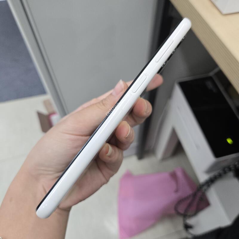 ������ A13 ȭ��Ʈ 64GB ���ܻ� ƯAA��