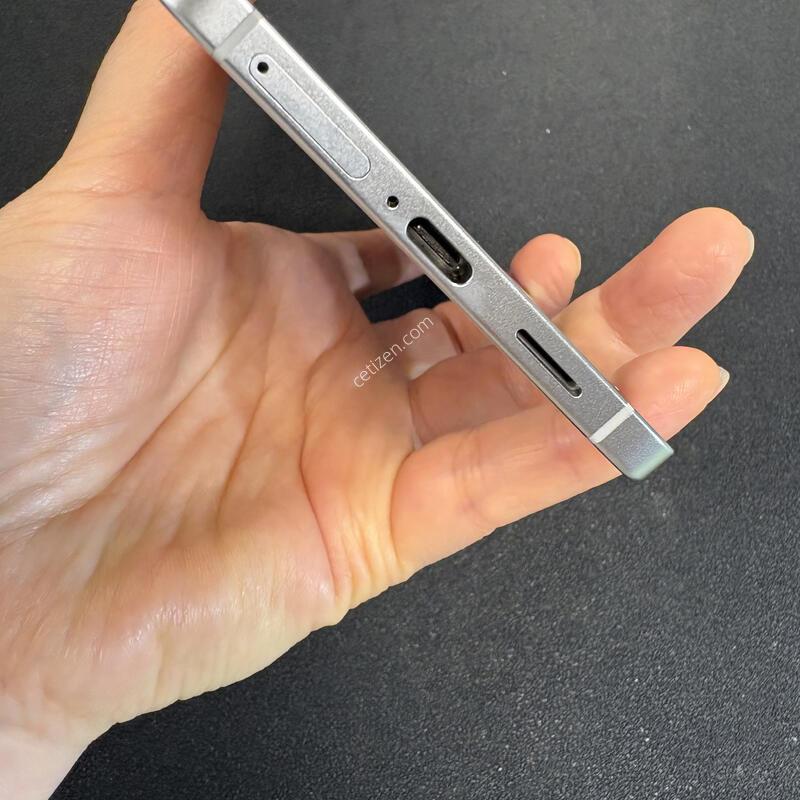 ������ S25 ���� 256G(����) 26.5�� ������ SS�� �Ǹ��մϴ�.