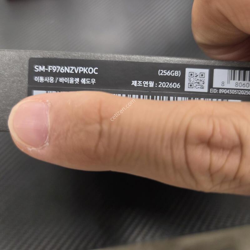 ����8��Ʈ�� ���̿÷������� 256 �ܼ����� �̻���˴ϴ�