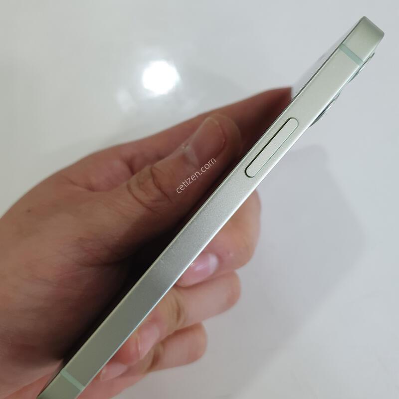 ������12�̴�64G ���ܻ� ���±� �߰��� �����