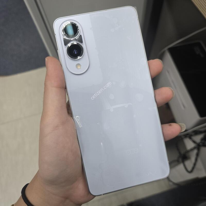 ������ S25���� 512GB ���̽����� �ʱ⽺ƼĿ�״��