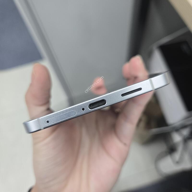 ������ S25���� 512GB ���̽����� �ʱ⽺ƼĿ�״��