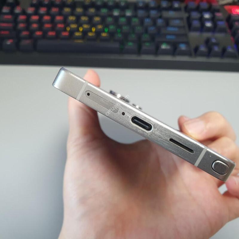 ������ S25 ��Ʈ�� / 256GB / ƼŸ�� �׷���