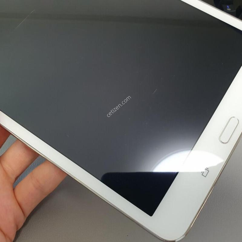 ������ �� ���� 8.4 / 32GB / ȭ��Ʈ