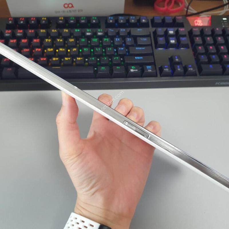 ������ �� ���� 8.4 / 32GB / ȭ��Ʈ