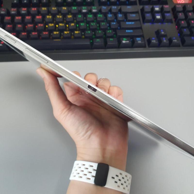 ������ �� ���� 8.4 / 32GB / ȭ��Ʈ