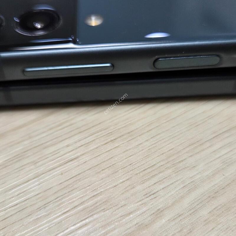 ������ Z �ø�3 256GB (SM-F711N)