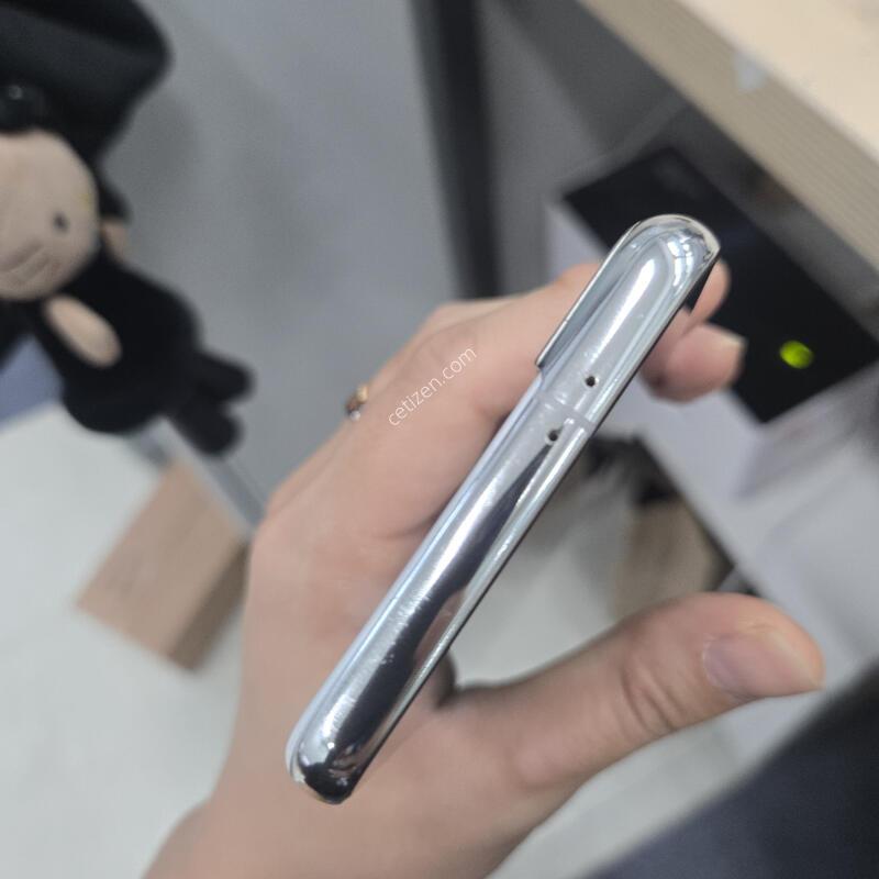 ������ S21 ȭ��Ʈ 256GB AAAA�� ������
