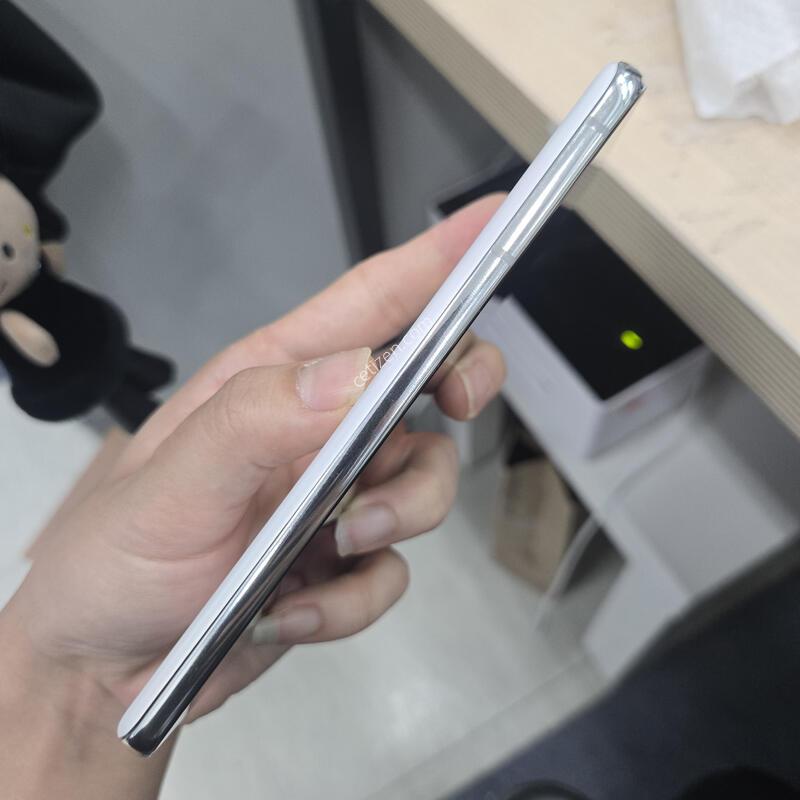 ������ S21 ȭ��Ʈ 256GB AAAA�� ������