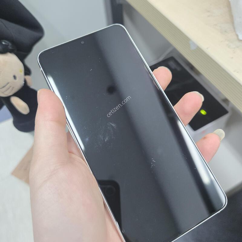 ������ S21 ȭ��Ʈ 256GB AAAA�� ������