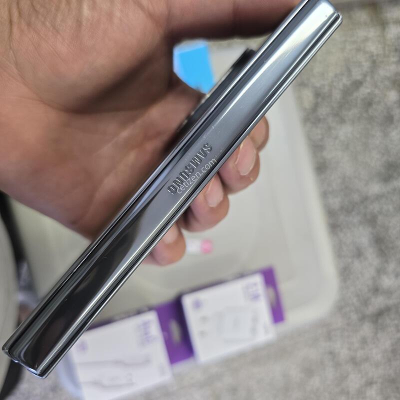 KT ����4(F936) 256G �׷��̱׸����� ����� �˴ϴ�