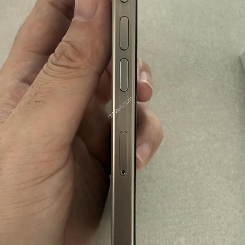 ������15���� 256GB ���� ƼŸ�� Ǯ�ڽ� �Ǹ� �մϴ�.