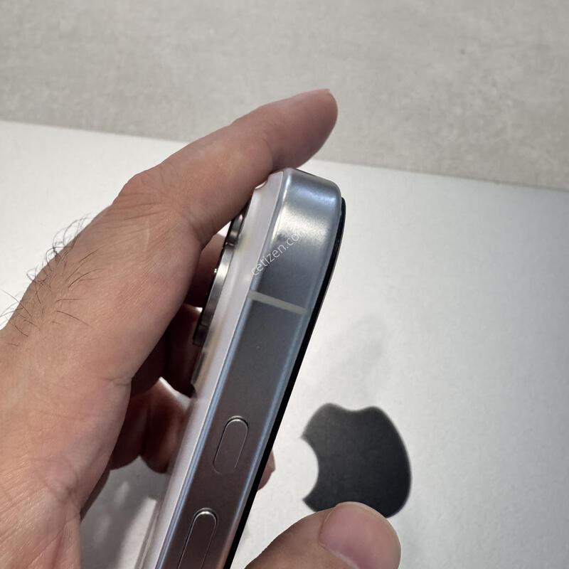 ������16���� 256GB ȭ��Ʈ ƼŸ�� �Ǹ� �մϴ�.