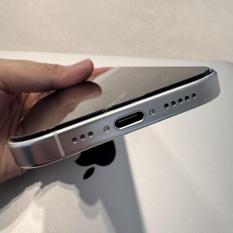 ������16���� 256GB ȭ��Ʈ ƼŸ�� �Ǹ� �մϴ�.