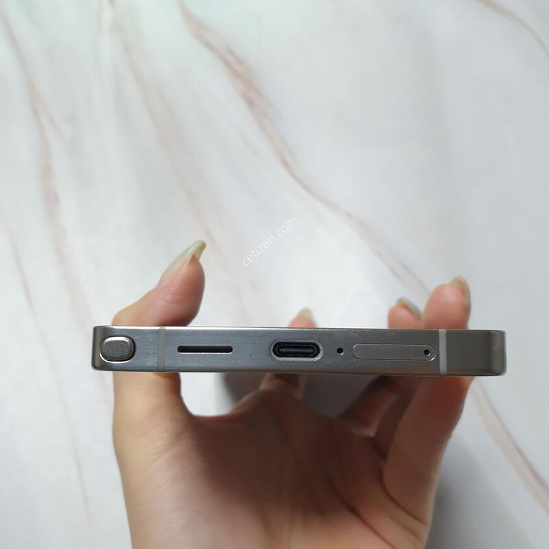LG ������ S25��Ʈ�� ƼŸ���׷��� 512G A�� �Ǹ��մϴ�