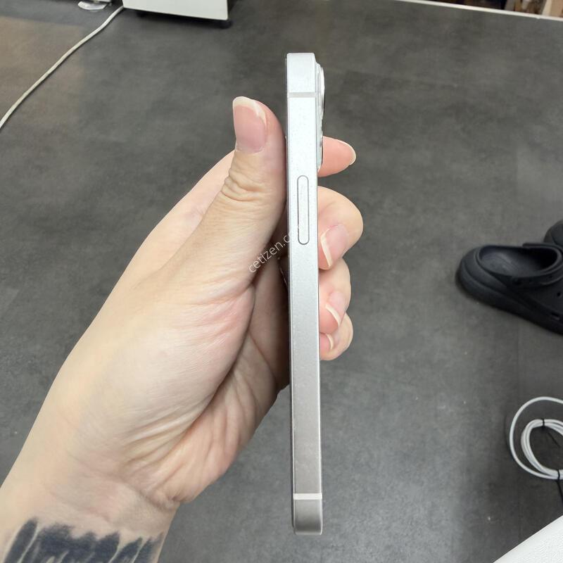 ������ 13 �̴� 256G ȭ��Ʈ